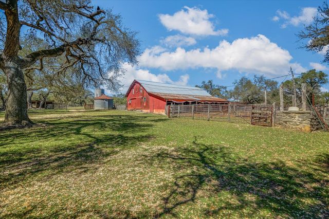 5421 PURGATORY RD, San Marcos, TX 78666