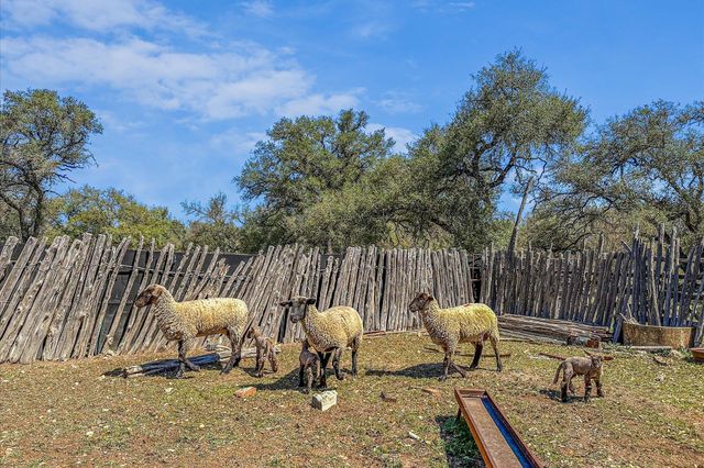 5421 PURGATORY RD, San Marcos, TX 78666