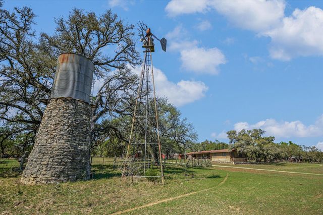 5421 PURGATORY RD, San Marcos, TX 78666