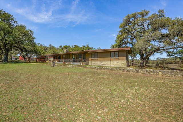 5421 PURGATORY RD, San Marcos, TX 78666