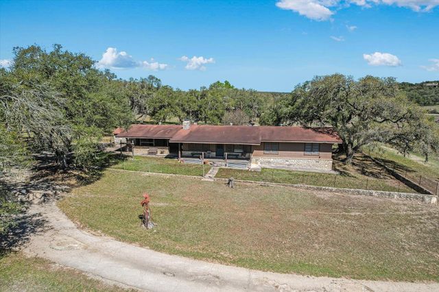 5421 PURGATORY RD, San Marcos, TX 78666