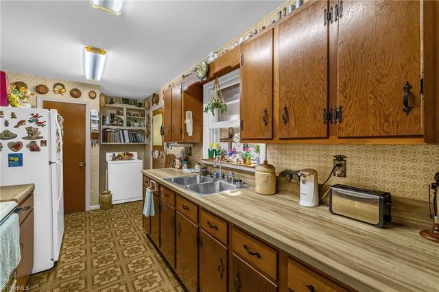 1242 Norman Drive, Eden, NC 27288