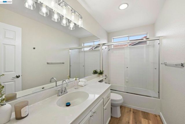 1085 La Brea Ter, Union City, CA 94587