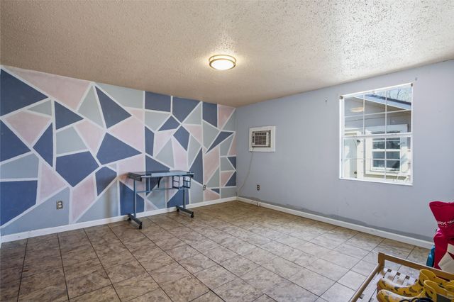 1115 S Hazelwood Street, Sherman, TX 75090