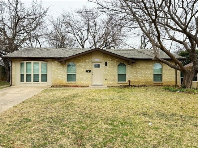 1010 La Fontana, Grand Prairie, TX 75052