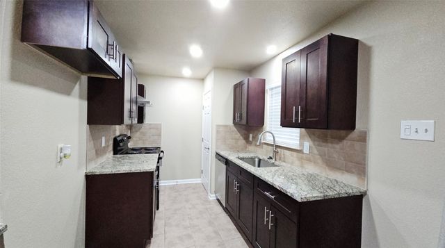 1010 La Fontana, Grand Prairie, TX 75052