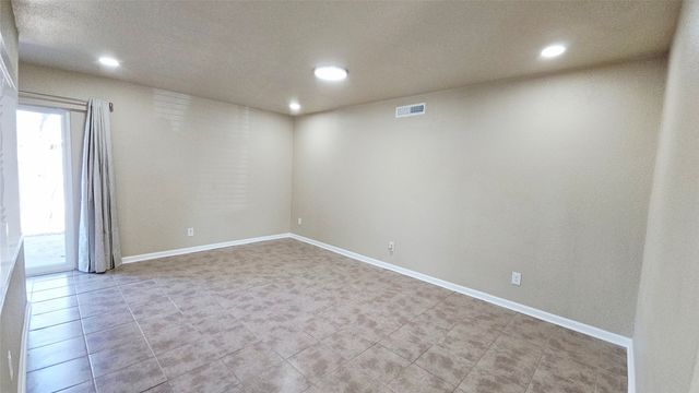 1010 La Fontana, Grand Prairie, TX 75052