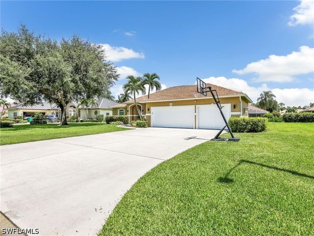 2031 Teagarden LN, Naples, FL 34110