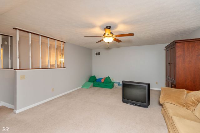 5600 N Red Oak Drive, Greenfield, IN 46140