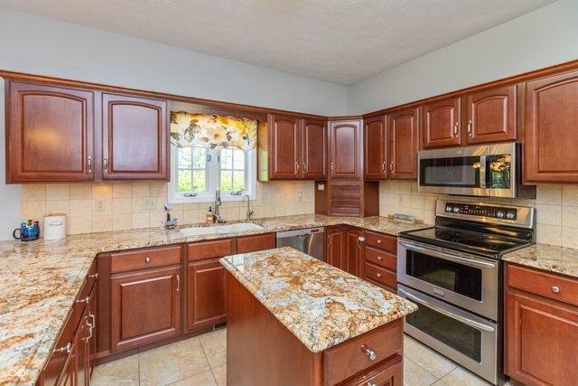5600 N Red Oak Drive, Greenfield, IN 46140
