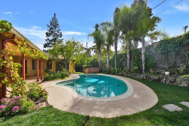 17618 San Benito Way, Monte Sereno, CA 95030
