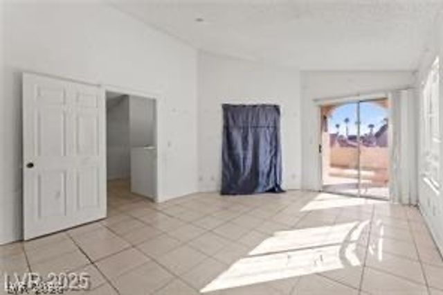 6673 Silver Penny Avenue, Las Vegas, NV 89108