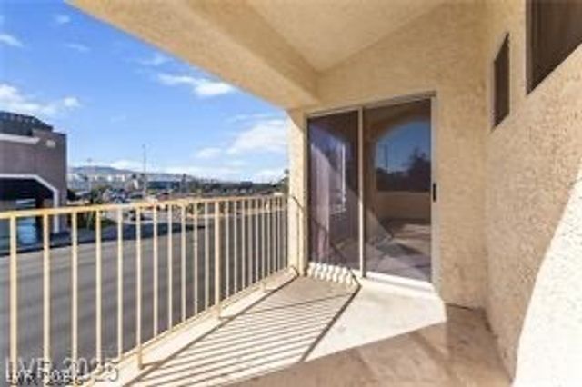 6673 Silver Penny Avenue, Las Vegas, NV 89108