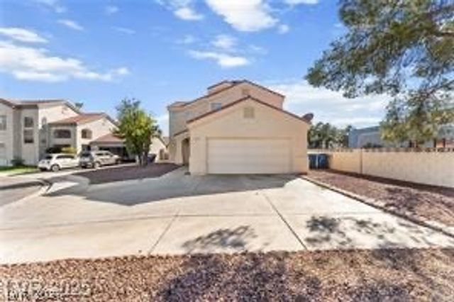 6673 Silver Penny Avenue, Las Vegas, NV 89108