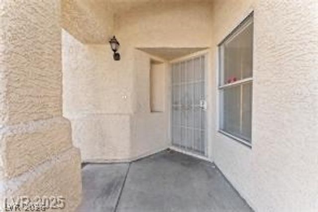 6673 Silver Penny Avenue, Las Vegas, NV 89108