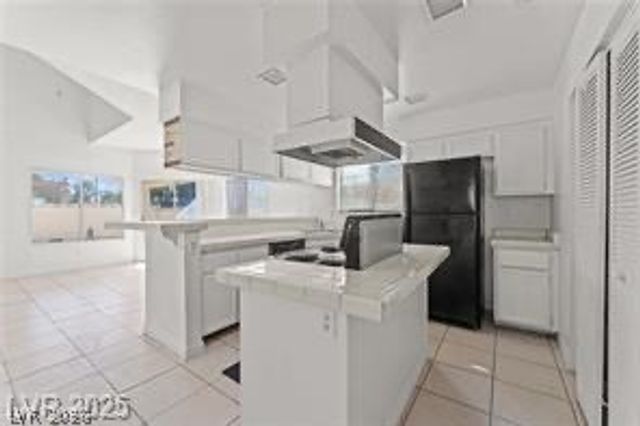 6673 Silver Penny Avenue, Las Vegas, NV 89108