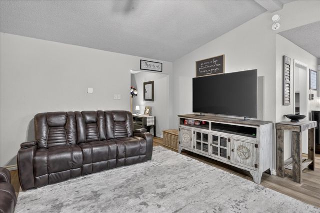 728 Lake Crest Parkway, Azle, TX 76020