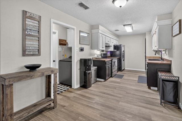 728 Lake Crest Parkway, Azle, TX 76020