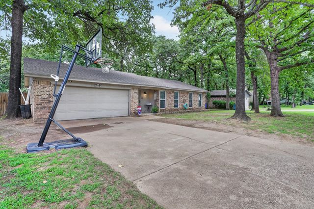 728 Lake Crest Parkway, Azle, TX 76020