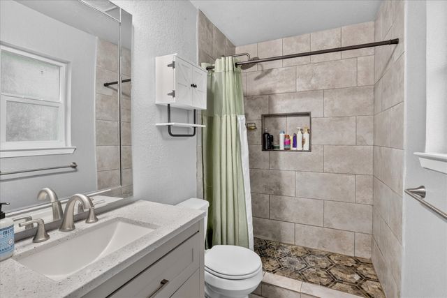 728 Lake Crest Parkway, Azle, TX 76020