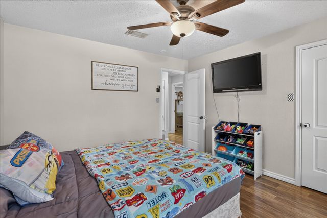 728 Lake Crest Parkway, Azle, TX 76020