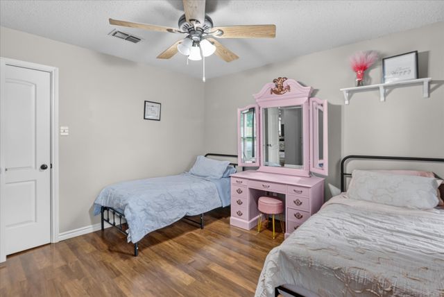 728 Lake Crest Parkway, Azle, TX 76020