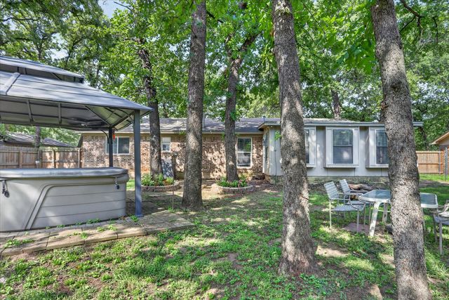 728 Lake Crest Parkway, Azle, TX 76020