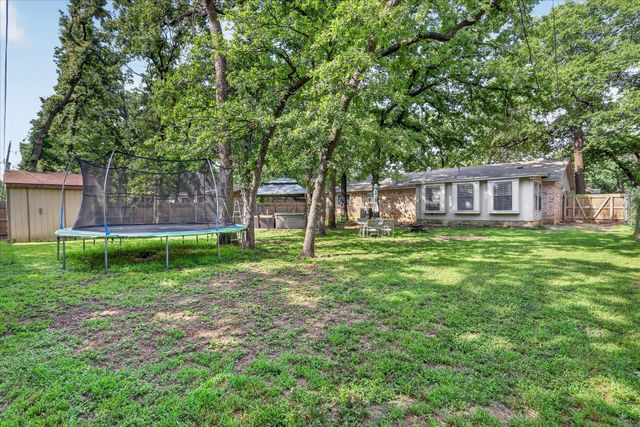 728 Lake Crest Parkway, Azle, TX 76020