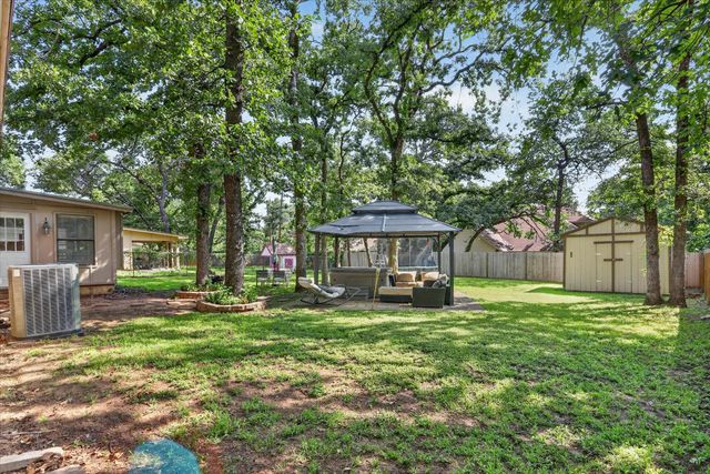 728 Lake Crest Parkway, Azle, TX 76020
