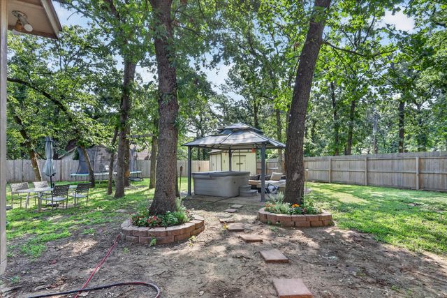 728 Lake Crest Parkway, Azle, TX 76020