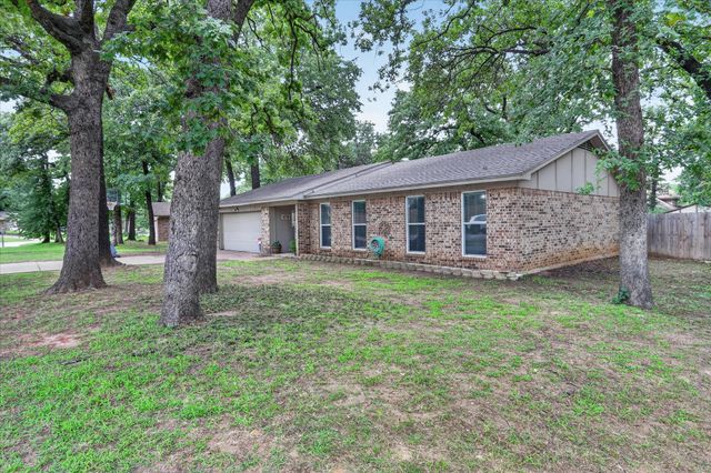 728 Lake Crest Parkway, Azle, TX 76020