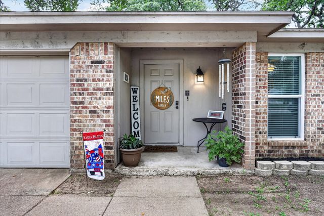 728 Lake Crest Parkway, Azle, TX 76020