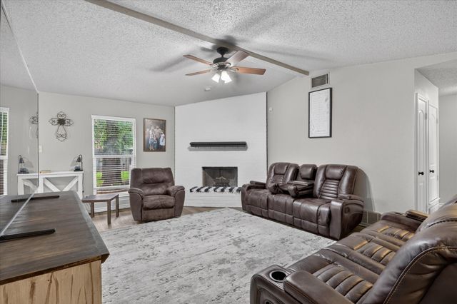 728 Lake Crest Parkway, Azle, TX 76020
