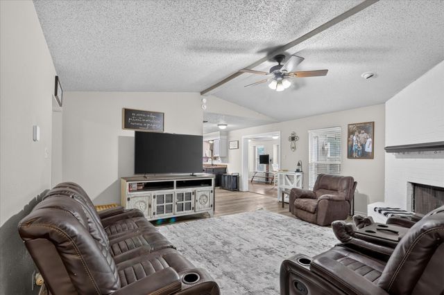 728 Lake Crest Parkway, Azle, TX 76020