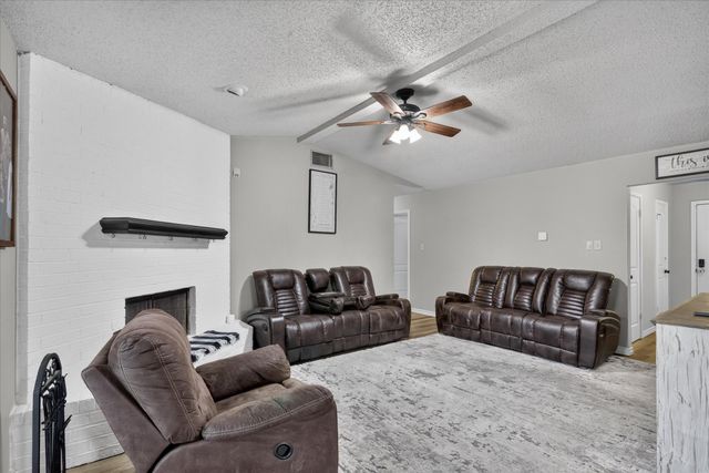 728 Lake Crest Parkway, Azle, TX 76020