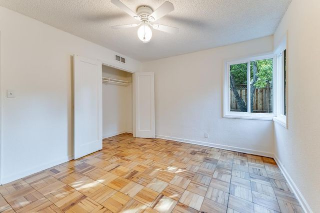 2620 Middlefield Road, Palo Alto, CA 94306