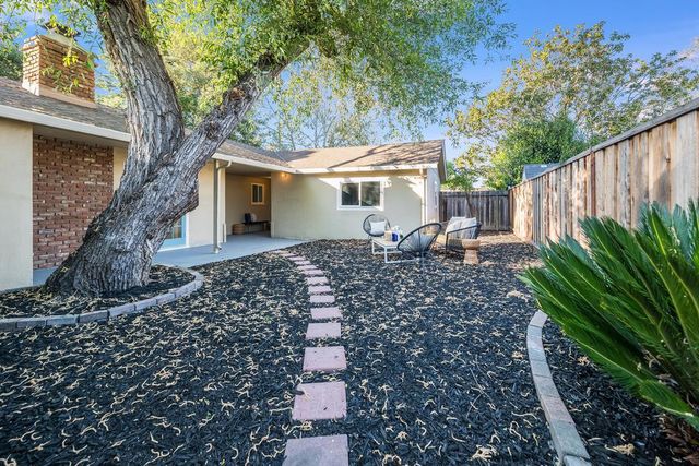 2620 Middlefield Road, Palo Alto, CA 94306