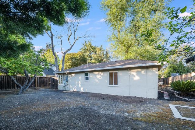 2620 Middlefield Road, Palo Alto, CA 94306