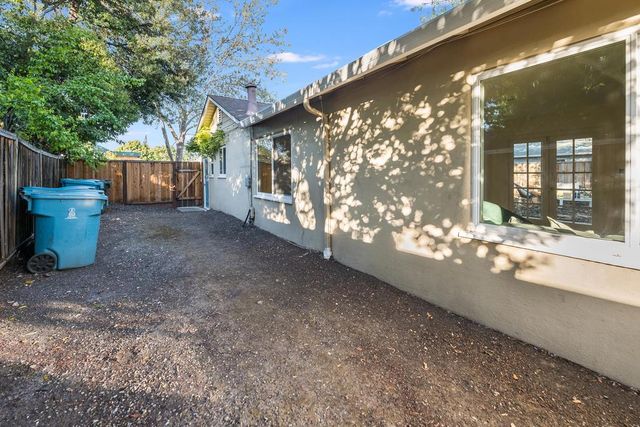 2620 Middlefield Road, Palo Alto, CA 94306