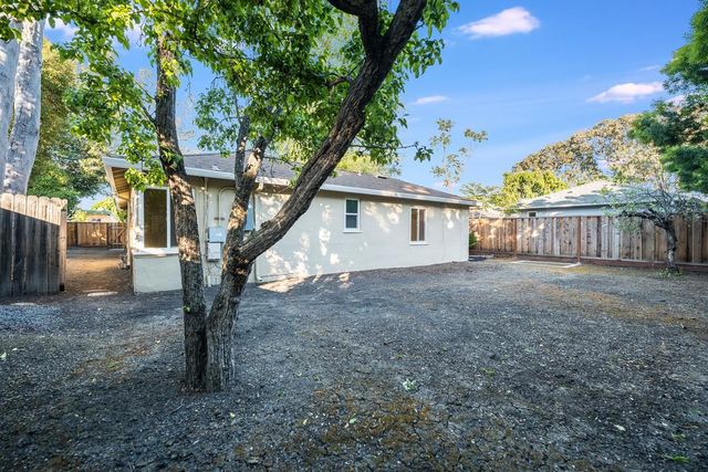 2620 Middlefield Road, Palo Alto, CA 94306