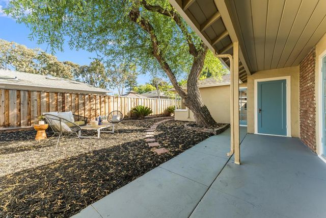 2620 Middlefield Road, Palo Alto, CA 94306