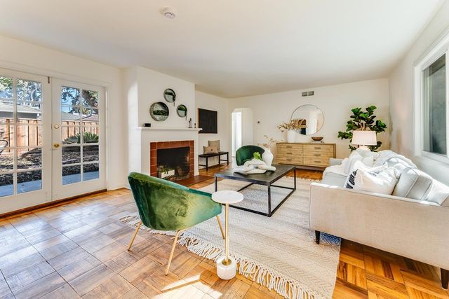 2620 Middlefield Road, Palo Alto, CA 94306