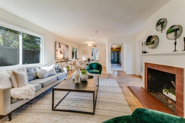 2620 Middlefield Road, Palo Alto, CA 94306
