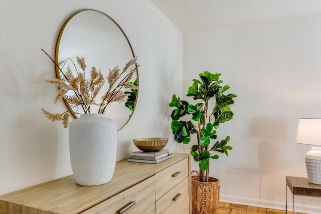 2620 Middlefield Road, Palo Alto, CA 94306