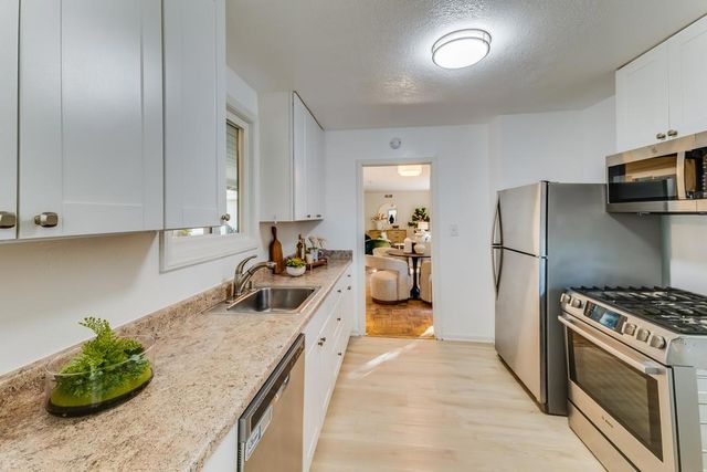 2620 Middlefield Road, Palo Alto, CA 94306