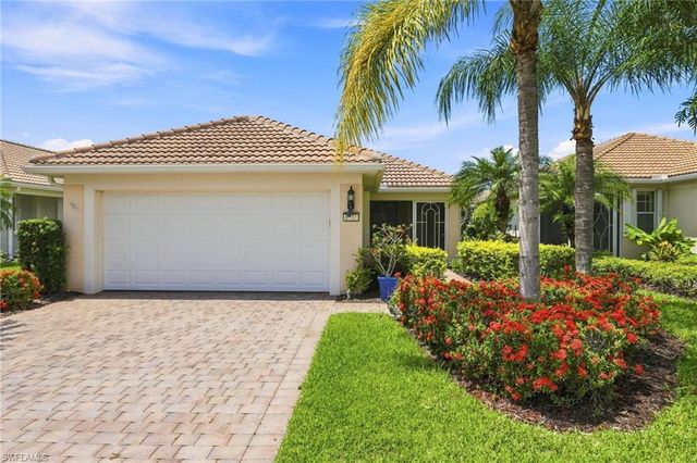 8732 Querce CT, Naples, FL 34114