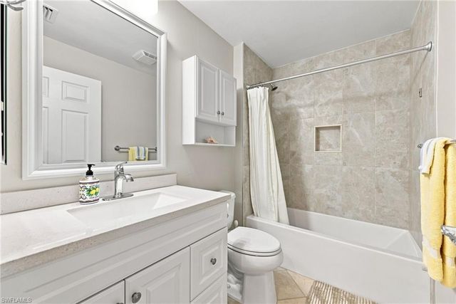 8732 Querce CT, Naples, FL 34114