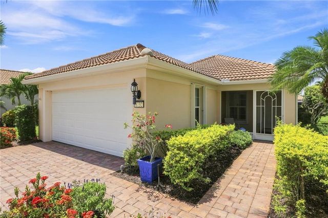 8732 Querce CT, Naples, FL 34114