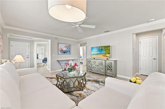 8732 Querce CT, Naples, FL 34114