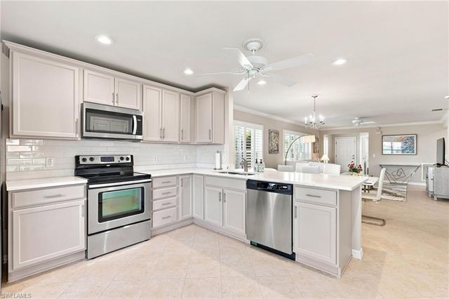 8732 Querce CT, Naples, FL 34114